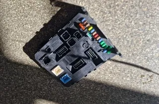 PEUGEOT 308 T7 (2007-2015) Fuse box 9661940180 33868080