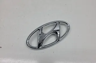 HYUNDAI Veloster Значок 863002V500 33950423