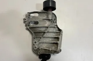 BMW 4 Series F32/F33/F36 (2013-2020) КРОНШТЕЙН КОМПРЕССОРА КОНДИЦИОНЕРА ВОЗДУХА 7585167 30483090