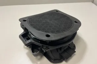 BMW X7 G07 (2018-2024) Низкочастотный динамик с правой стороны 2622511,2622516 31467104