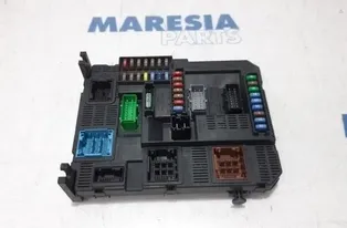 PEUGEOT 308 T9 (2013-2021) Fuse Box BSIN04,9807054180 27769584