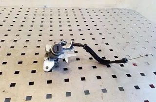 AUDI A8 D2/4D (1994-2002) Замок крышки багажника 8F0827573 32153138