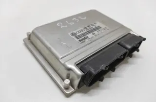 VOLKSWAGEN Passat B5 (1996-2005) Engine Control Unit ECU 4D0907551F 31860292