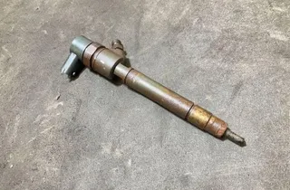 VOLVO XC70 2 generation (2000-2007) Fuel Injector 30777526 33803829