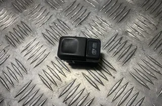 VOLVO V70 2 generation (2000-2008) Windscreen heating switch 9162952 22802291