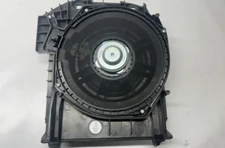 BMW 5 Series F10/F11 (2009-2017) Низкочастотный динамик с правой стороны 9195200 23792845
