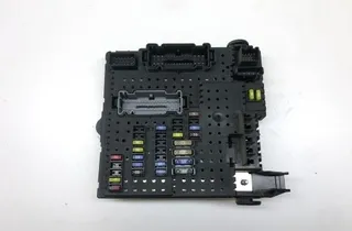 VOLVO V70 2 generation (2000-2008) Fuse box 30728512 33821707