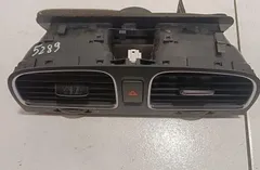 VOLKSWAGEN Golf 5 generation (2003-2009) Center console air vents 5K0819743E 30353114
