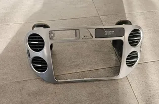 VOLKSWAGEN Golf 5 generation (2003-2009) Center console air vents 5M0819357,5M0858071A,5M0858069N,5M0858069A 36243099