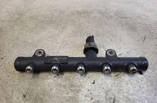 VOLVO V50 1 generation (2003-2012) Топливная рейка 9654726280 34530710