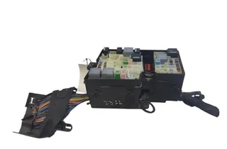 VOLVO V40 Cross Country 1 generation (2012-2020) Fuse box AV6T14A142AA 29761752