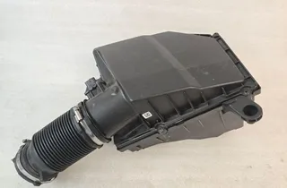 VOLVO XC60 2 generation (2017-2024) Air Filter Box 31474901 34305441