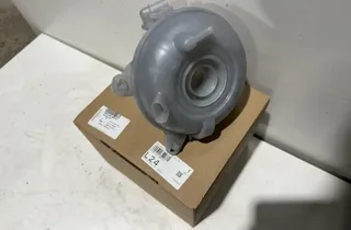 AUDI TT RS 8S (2016-2024) РАСШИРИТЕЛЬНЫЙ БАЧОК ОХЛАЖДАЮЩЕЙ ЖИДКОСТИ 8V0121407A 28309137