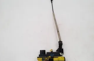 VOLVO S60 1 generation (2000-2009) Front Right Door Lock 33636610