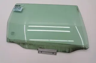VOLVO V70 2 generation (2000-2008) Rear Right Door Window Glass E243R001105 34453103