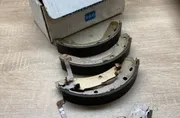 AUDI 80 B4 (1991-1996) КОЛОДКИ РУЧНОГО ТОРМОЗА 331698527AT 34438546