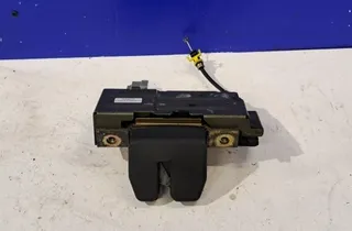 VOLVO XC90 1 generation (2002-2014) Замок крышки багажника 31253051 34842720