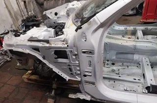 VOLVO XC70 Front left quarter 30525342