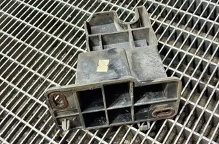 RENAULT Captur 1 generation (2013-2019) Front Right Bumper Bracket 620923103R 33401715