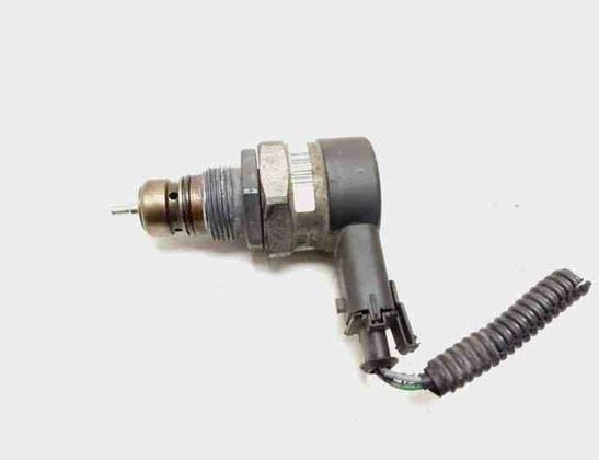 VOLVO XC90 1 generation (2002-2014) Fuel pressure regulator 30777576,24877918,0281002712 20518555