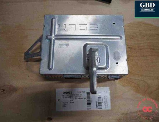 TESLA Model 3 1 generation (2017-2024) Sound Amplifier 1079748-00-e 31698497