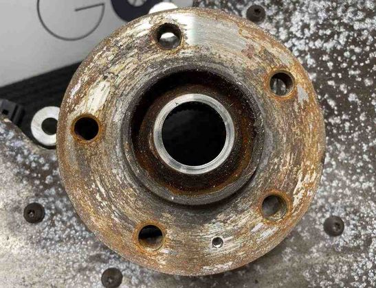 PORSCHE Macan 1 generation (2013-2023) Rear Left Wheel Hub 32600887