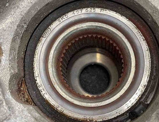 PORSCHE Macan 1 generation (2013-2023) Rear Left Wheel Hub 32600887