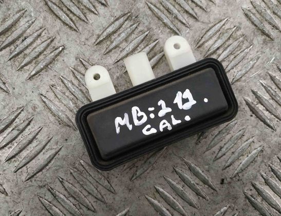 MERCEDES-BENZ E-Class W212/S212/C207/A207 (2009-2016) Ручка открывания задней крышки 2218702410 18263356
