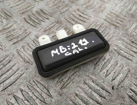 MERCEDES-BENZ E-Class W212/S212/C207/A207 (2009-2016) Ручка открывания задней крышки 2218702410 18263356