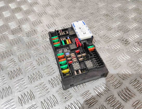 BMW 3 Series G20/G21/G28 (2018-2024) Блок предохранителей 8734161,61148734161,8795479,61358795479 24518498