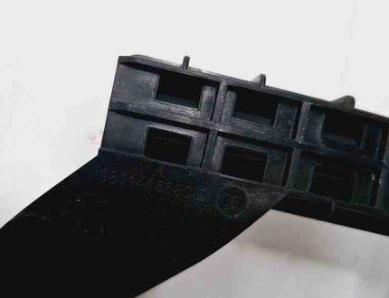 PEUGEOT 2008 2 generation (2019-2023) Rear door glass rail 9811415680 32611961