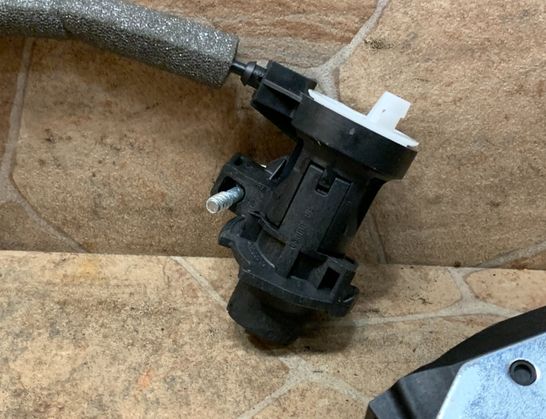 MERCEDES-BENZ C-Class W204/S204/C204 (2004-2015) Замок крышки багажника A2047500185 32805868