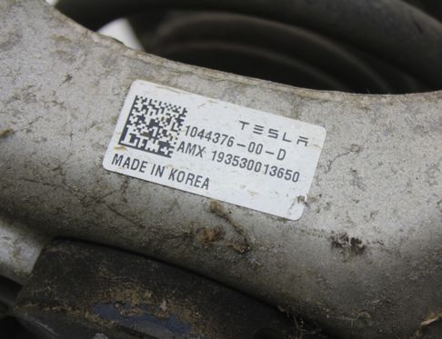 TESLA Model 3 1 generation (2017-2024) Амортизатор передний правый 1044369-00-E 32756228