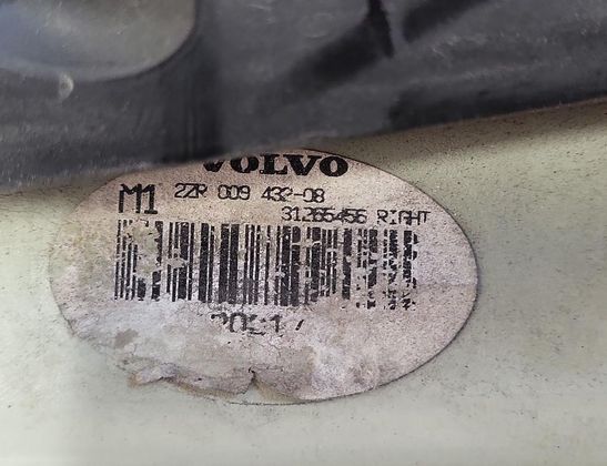 VOLVO V70 2 generation (2000-2008) Фонарь крышки багажника правый 30678546 33024498