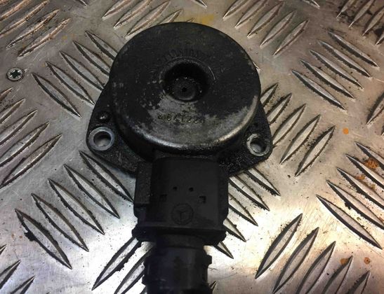 MERCEDES-BENZ C-Class W203/S203/CL203 (2000-2008) Camshaft Cylinder Head Magnet 2710510177 10687134