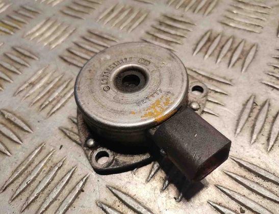 MERCEDES-BENZ C-Class W203/S203/CL203 (2000-2008) Camshaft Cylinder Head Magnet 2710510177 17878490