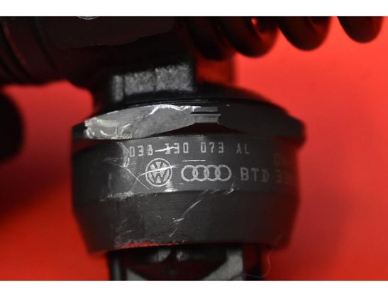 VOLKSWAGEN Passat B5 (1996-2005) Fuel Injector 038130073AL 32755494