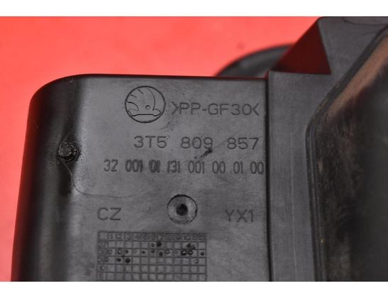 SKODA Superb 2 generation (2008-2015) Крышка бензобака 3T5010677F 33020525