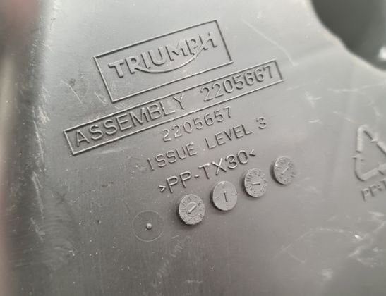 TRIUMPH TIGER Air filter box T2205667,T2205657,2205667,2205657 32934827