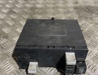 AUDI A3 8P (2003-2013) Fuse box 01242889,34S0301,8P0907279C,F005V00493 32949684