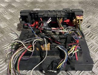 AUDI A3 8P (2003-2013) Fuse box 01242889,34S0301,8P0907279C,F005V00493 32949684