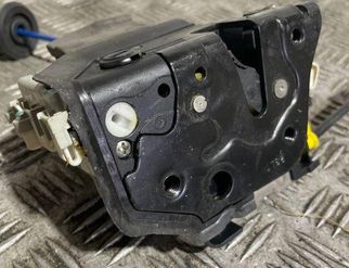 AUDI A8 D2/4D (1994-2002) Замок задней левой двери 8K0839015F,8K0839015C 32963573