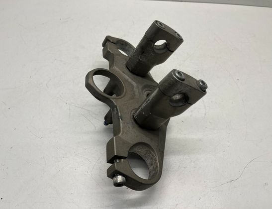 YAMAHA XJ Upper triple tree fork clamp top yoke 32745425