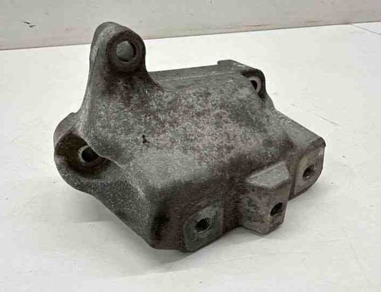 VOLKSWAGEN Golf Sportsvan 1 generation (2014-2019) Кронштейн двигателя правой стороны 1K0199117 22206208