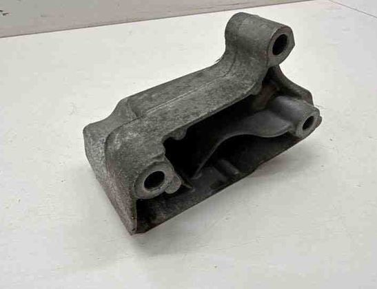 VOLKSWAGEN Golf Sportsvan 1 generation (2014-2019) Кронштейн двигателя правой стороны 1K0199117 22206208