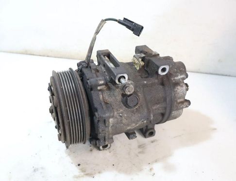 VOLVO V50 1 generation (2003-2012) Hасос кондиционера 32897291